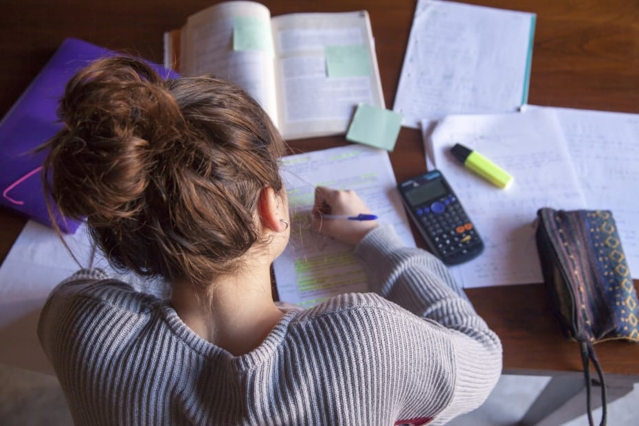 How to Manage Your Money While Studying